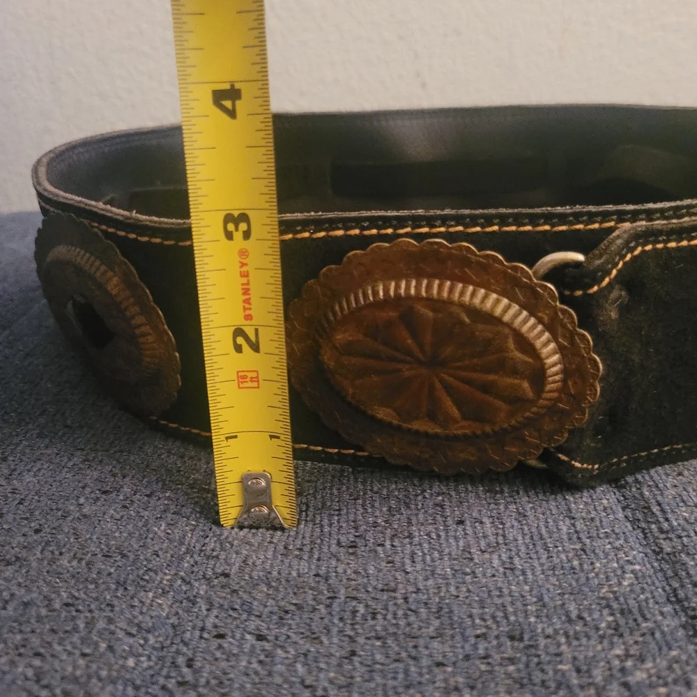 SOUTHWESTERN STYLE CONCHO LEATHER BELT  SZ 34" - Picture 2 of 16